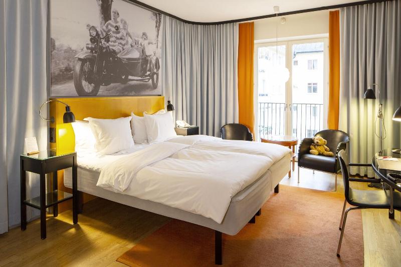 חדר סופריור, Rival