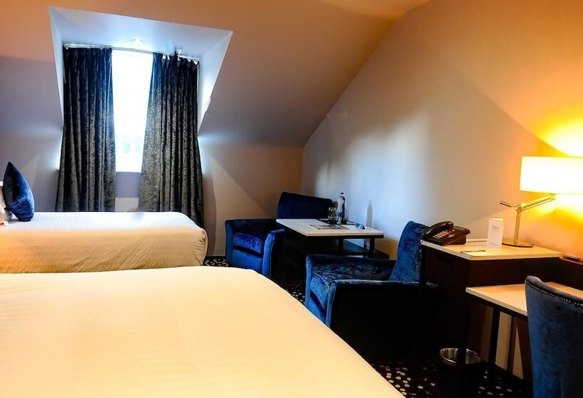 חדר קלאסי לשלושה, Ten Square