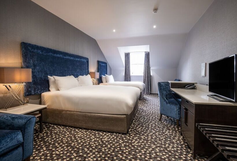 חדר קלאסי לשלושה, Ten Square