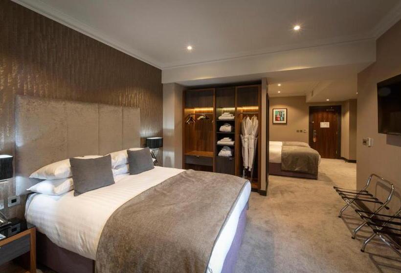 Family Suite, Ten Square