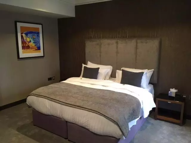 سوئیت 2 خوابه, Ten Square