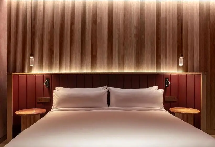 Standard-huone, Ten Square
