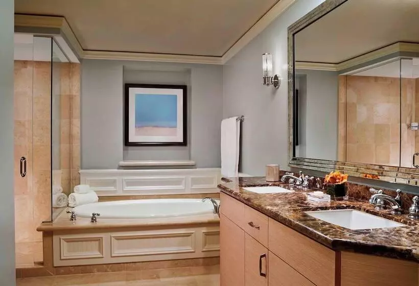 سوییت با چشم‌انداز دریا, The Ritzcarlton Key Biscayne, Miami