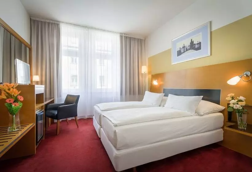 Standard-huone, Theatrino