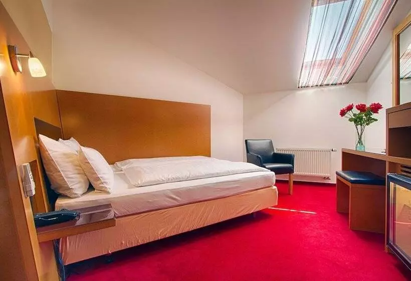 Standard-huone, Theatrino