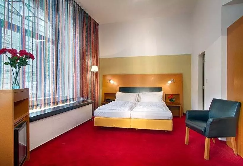 Deluxe-huone, Theatrino