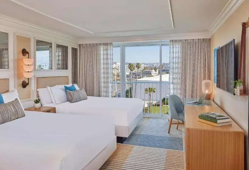 اتاق استاندارد با چشم‌انداز استخر, Viceroy Santa Monica