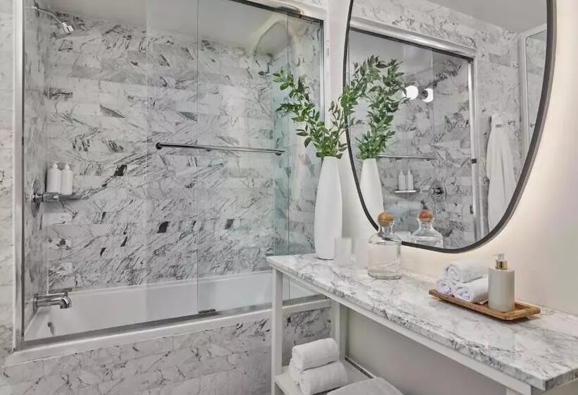 اتاق دلوکس با تخت کینگ و چشم‌انداز شهر, Viceroy Santa Monica