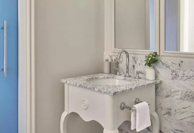 اتاق دلوکس با تخت کینگ و چشم‌انداز شهر, Viceroy Santa Monica