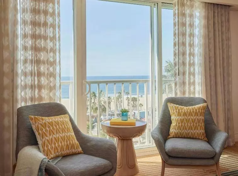 سوئیت رویال, Viceroy Santa Monica