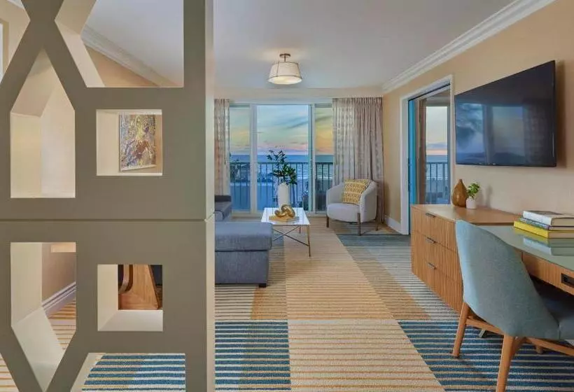 Deluxe Suite King Bed, Viceroy Santa Monica