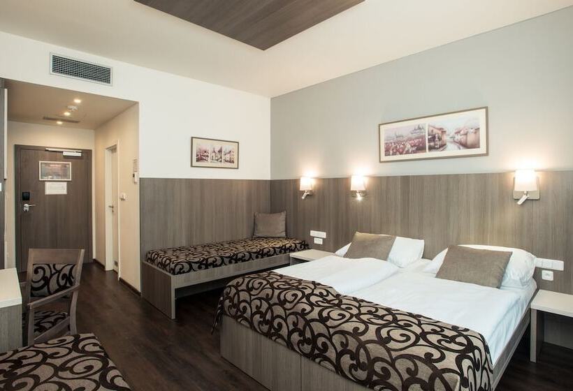 اتاق لوکس سه تخته, Wellness Hotel Step