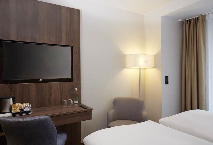 استودیو خانوادگی, Hyperion Hotel Berlin