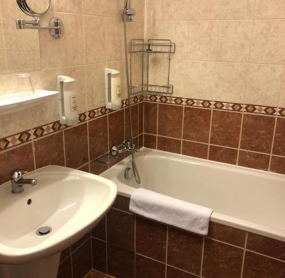 اتاق استاندارد سه نفره, Wellness Hotel Step