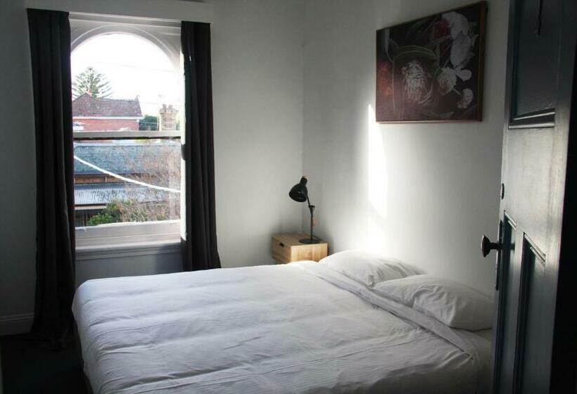 经济房, College Lawn