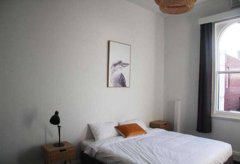 标准间, College Lawn