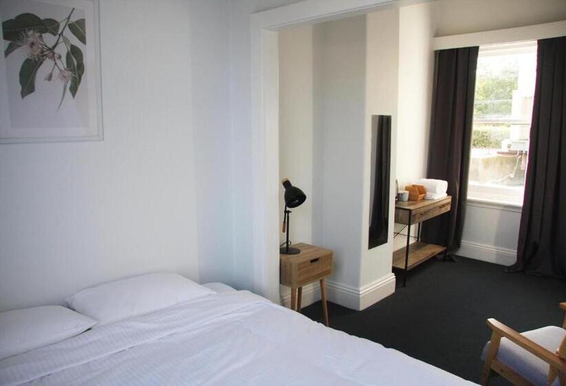 标准间, College Lawn