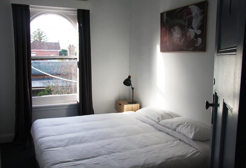 标准间, College Lawn