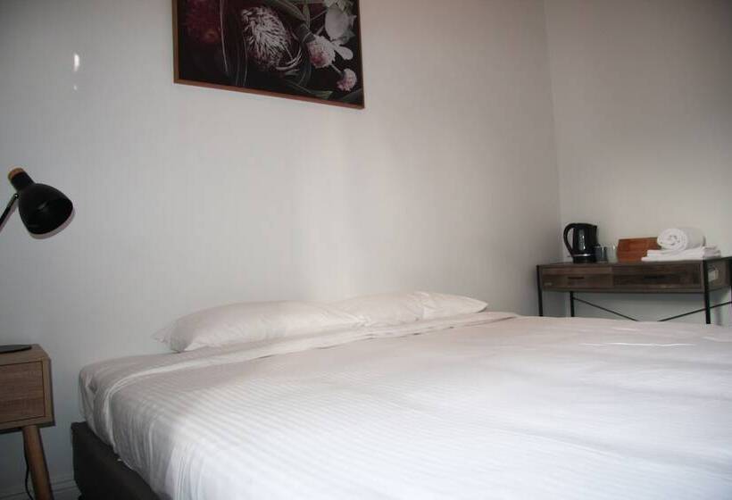 标准间, College Lawn