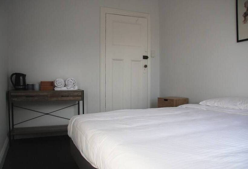 标准间, College Lawn