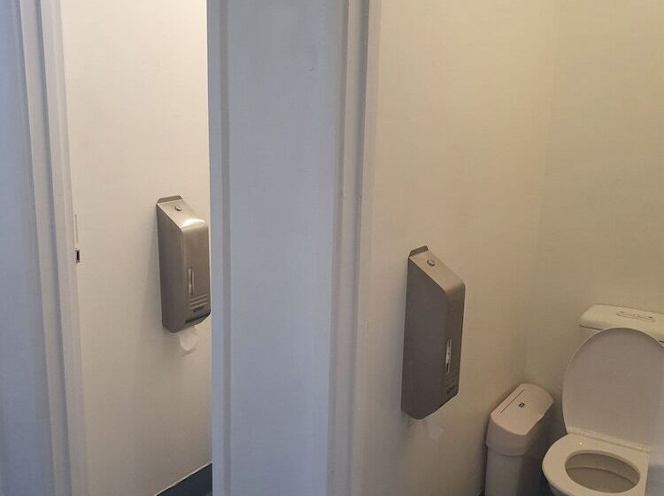 标准间, College Lawn