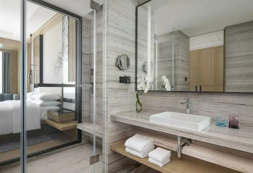 キングサイズベッド、シティビューデラックスルーム, Courtyard By Marriott Chengdu South