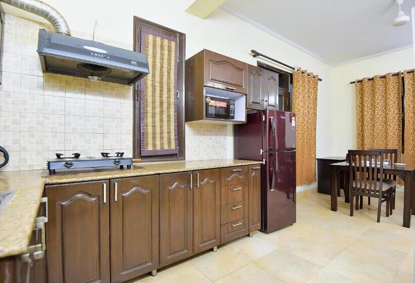 Escritório Estándar, Studio Serviced Apartments Near Fortis Hospital
