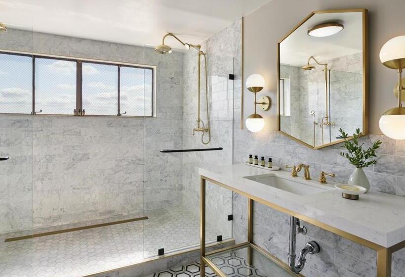 エクゼクティブスイート, The Darling