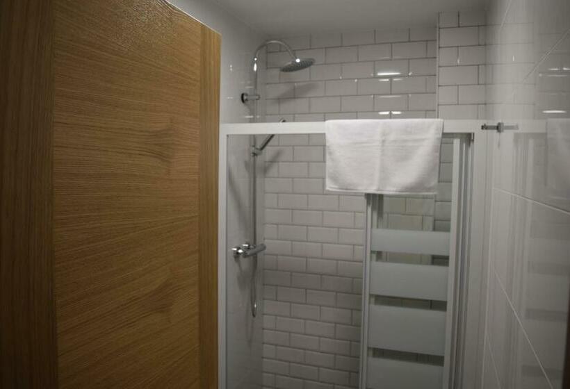 اتاق استاندارد, Pension Tasaga