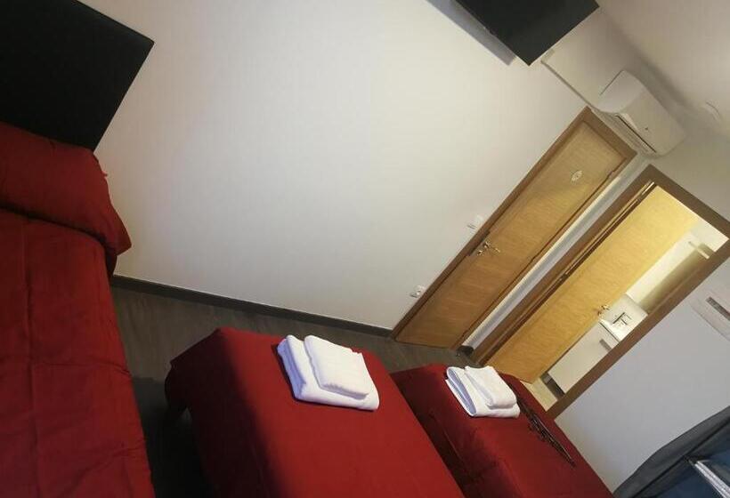 اتاق استاندارد سه نفره, Pension Tasaga