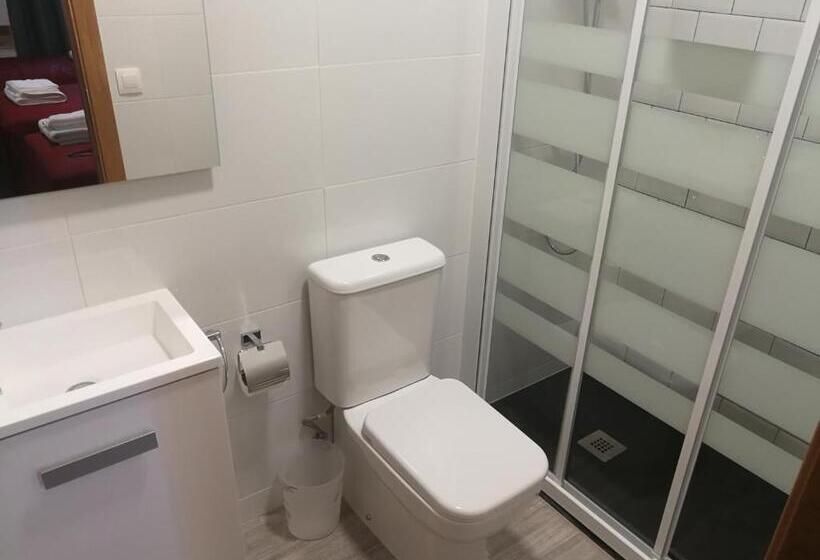 اتاق استاندارد سه نفره, Pension Tasaga