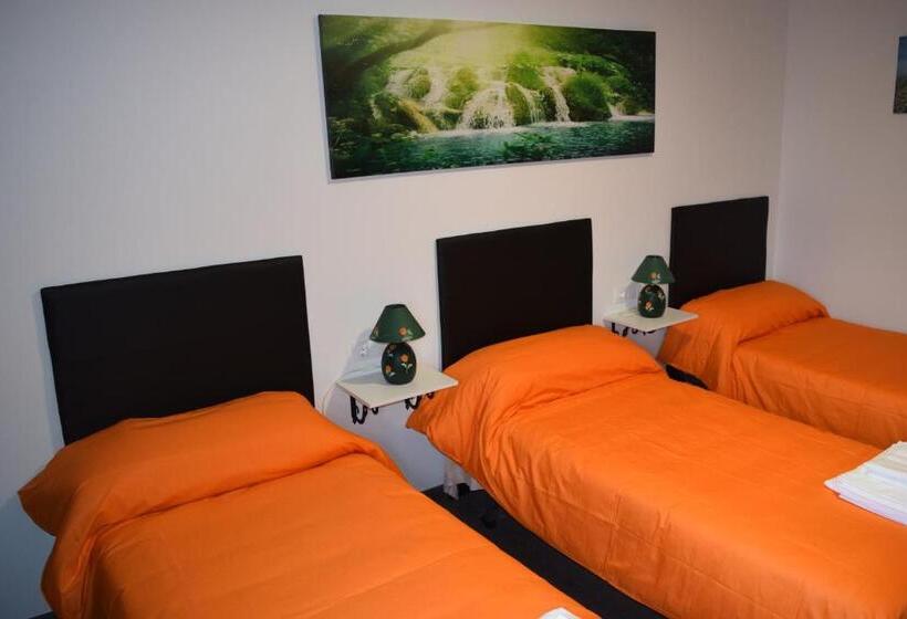 اتاق استاندارد سه نفره, Pension Tasaga