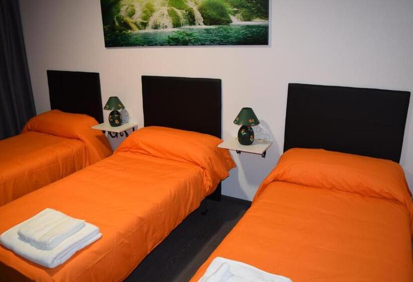 اتاق استاندارد سه نفره, Pension Tasaga