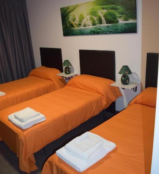 اتاق استاندارد سه نفره, Pension Tasaga