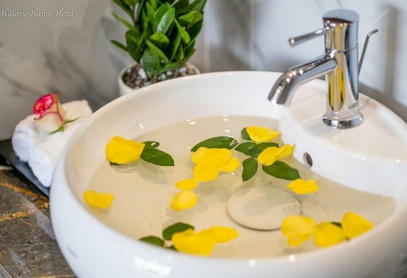 اتاق اجرایی, Hillary Hanoi