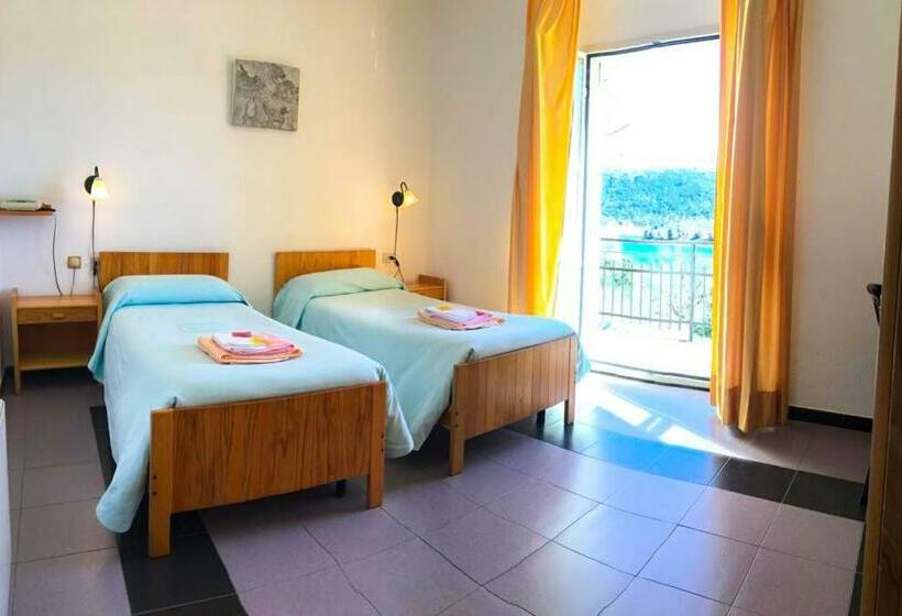 חדר דלוקס, Ristorante Gusana