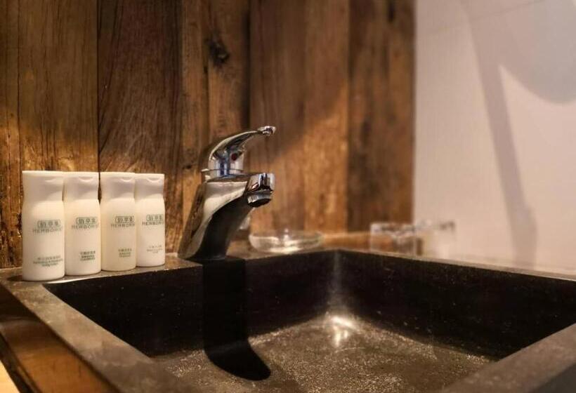 标准间带山景, Top Zero