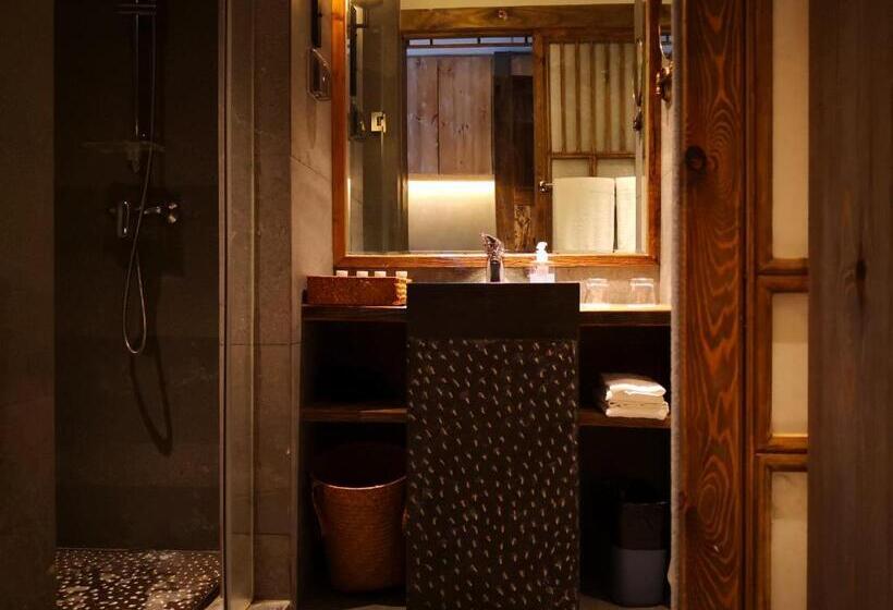 标准间带山景, Top Zero