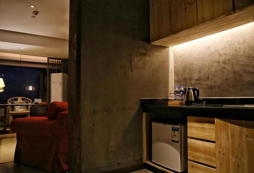 山景套房, Top Zero