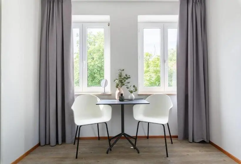 Suite, Limehome Garching Bei München