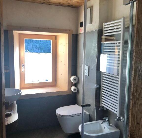 חדר סטנדרט, A La Ciasa De L'artista