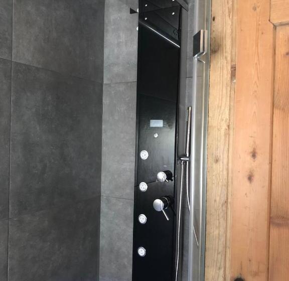 חדר סטנדרט, A La Ciasa De L'artista