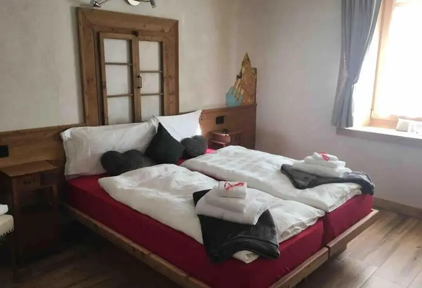 Standard room with outdoor bath, A La Ciasa De L'artista