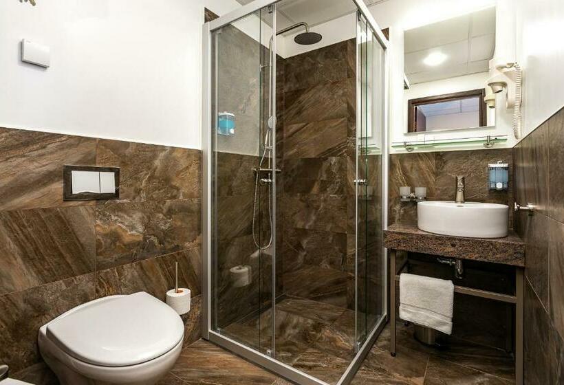 اتاق استاندارد, Adoryal Hotell