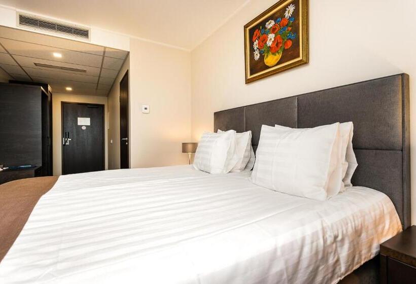 اتاق لوکس با بالکن, Adoryal Hotell