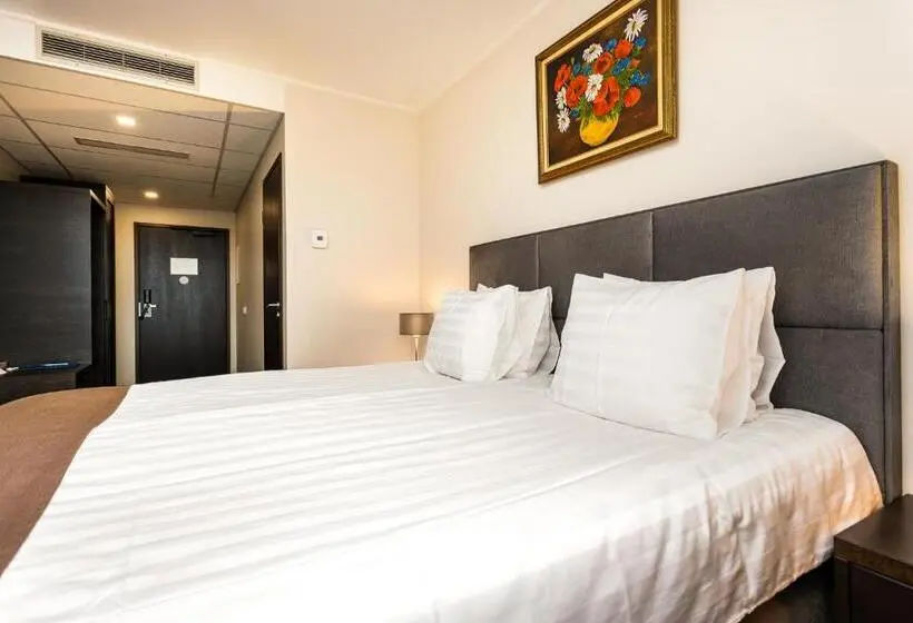 اتاق لوکس با بالکن, Adoryal Hotell