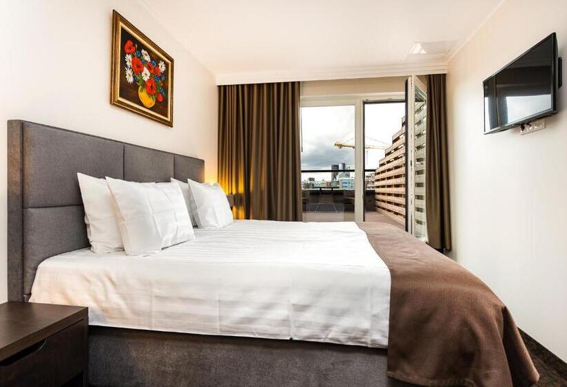 اتاق لوکس با بالکن, Adoryal Hotell