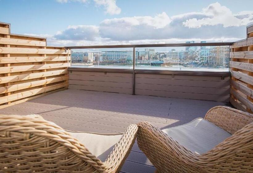 اتاق لوکس با بالکن, Adoryal Hotell