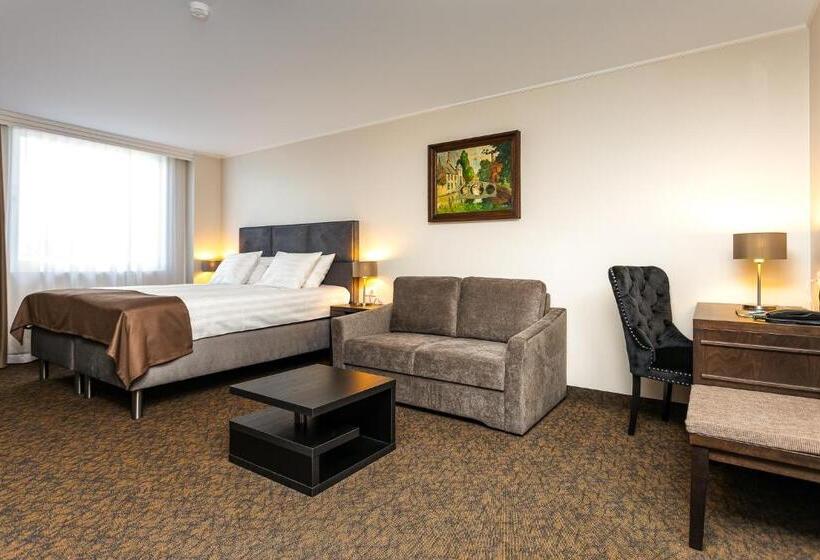 اتاق خانوادگی, Adoryal Hotell