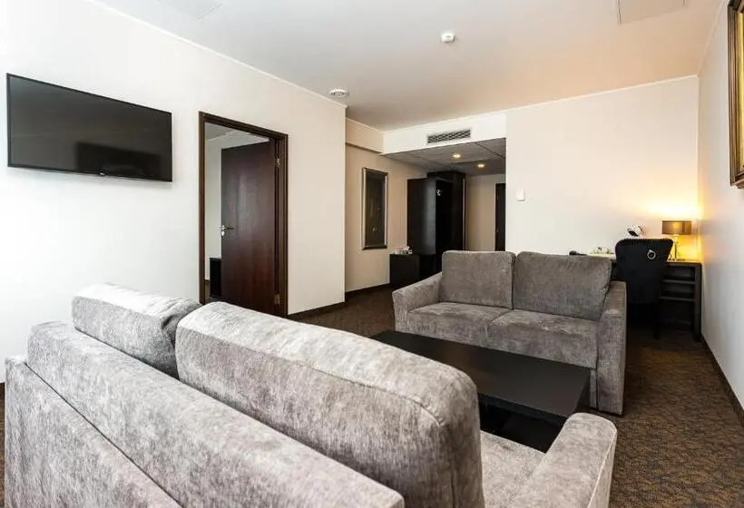 سوییت, Adoryal Hotell